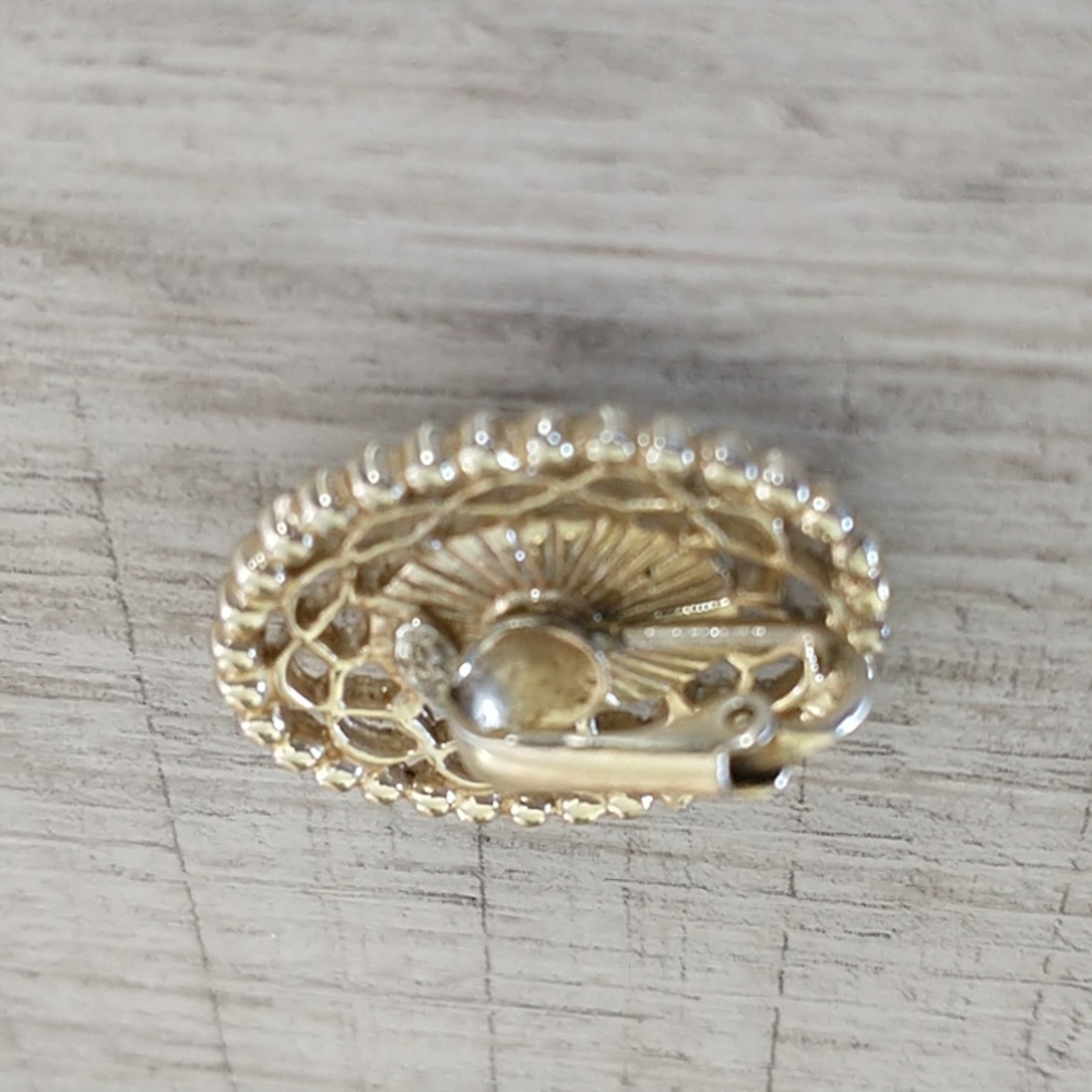 SC Vintage cream and green Cameo young woman face clip-on earring pendant - Picture 4 of 7